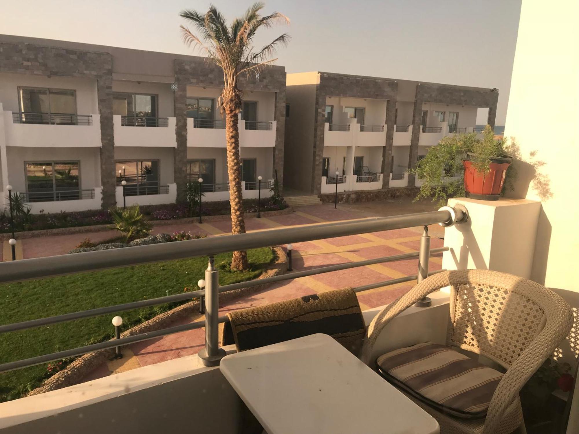 Furnished Chalets For Rent In Cecilia Resort Hurghada Rom bilde